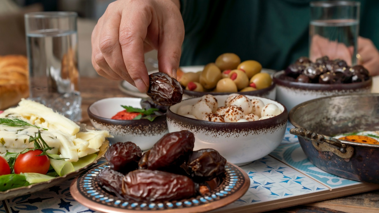 Oruc tutanlar mütləq oxusun: Bu qidalardan uzaq durun, əks halda... 1 qida