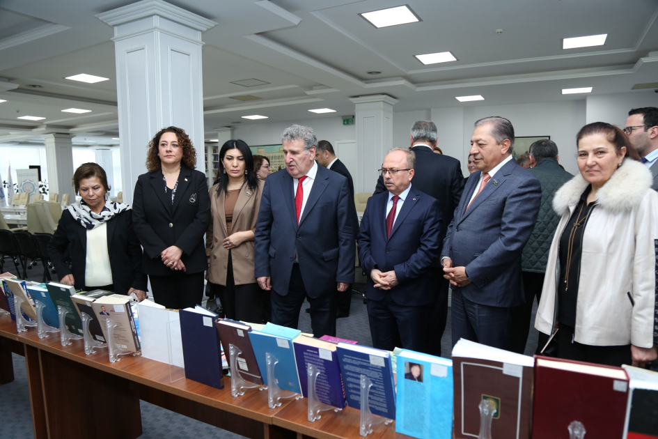 “İstiqlal marşı”nın 104-cü ildönümünə həsr edilmiş tədbirin iştirakçıları MEK-lə tanış oldular - FOTOLAR 1 re 1