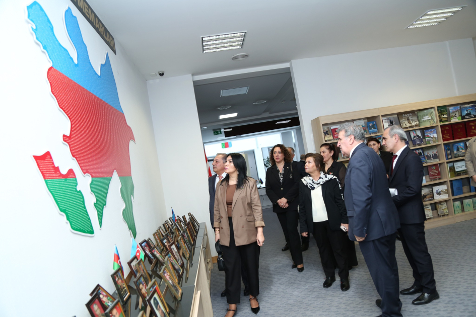 “İstiqlal marşı”nın 104-cü ildönümünə həsr edilmiş tədbirin iştirakçıları MEK-lə tanış oldular - FOTOLAR 4 re 3