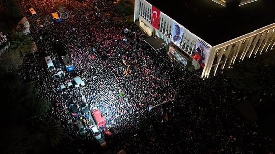 sarachane bulusmasinda ikinci gun ozgur ozel ve mansur yavas destek mitinginde lnj6