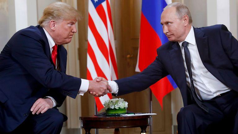 Tramp Moskva ssenarisini seçir: Putin qarşısında acizdir, səbəb isə... 1 t 1