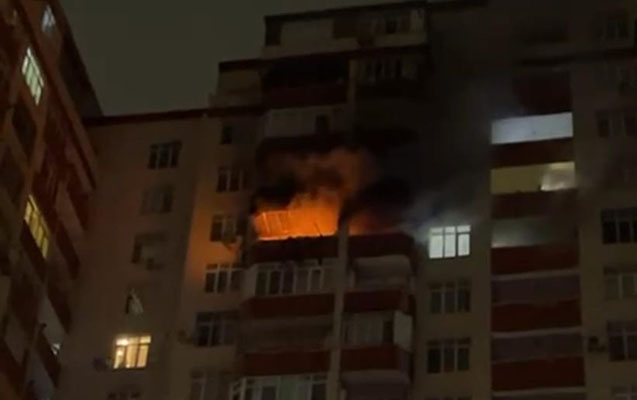 Bakıda bina yandı: sakinlər təxliyə edildi - FOTOLAR