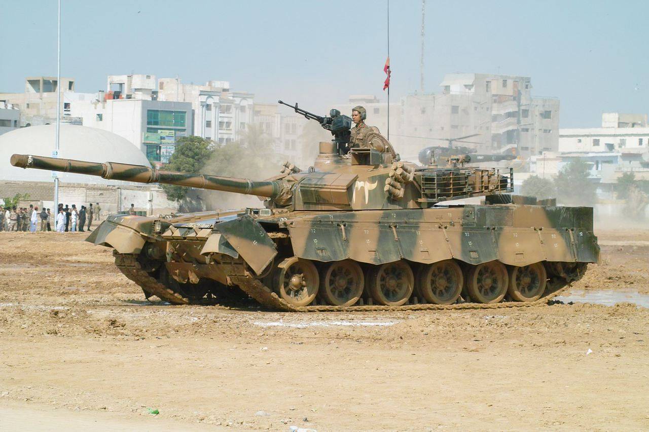 Gərginlik artır: Pakistan sərhədə tanklar yığır – VİDEO 1 1310786534 Al Khalid main battle tank pakistani army Pakistan 130