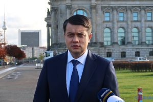 Ukraynada hakimiyyət dəyişikliyi üçün yeganə yol budur – Razumkov