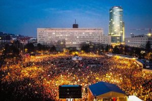 9 min insan Bratislava küçələrinə axışdı – SƏBƏB