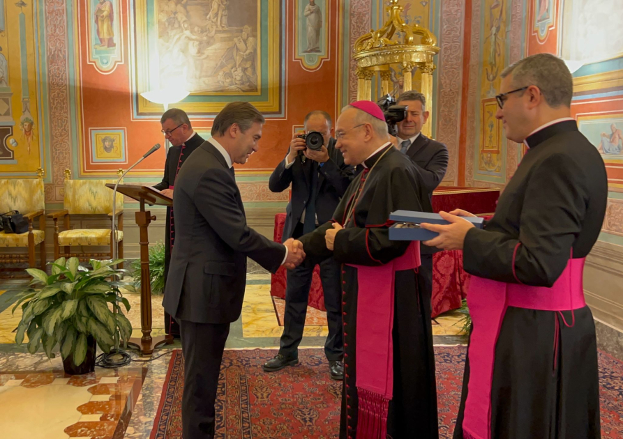 Azərbaycan səfiri Papa Cəngavər Ordeninin Böyük Xaçına layiq görüldü - FOTO