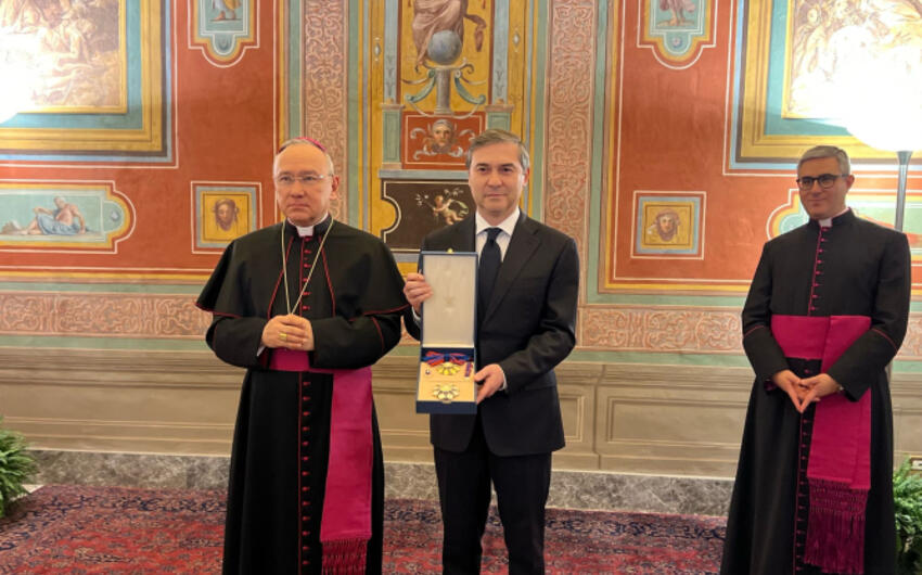 Azərbaycan səfiri Papa Cəngavər Ordeninin Böyük Xaçına layiq görüldü - FOTO