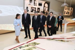 Gürcüstan Prezidenti Heydər Əliyev Mərkəzində - də FOTOLAR