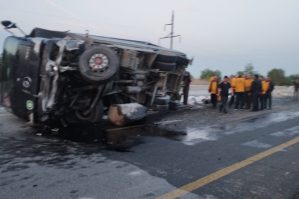 Bakı-Qazax yolunda maşın aşdı: yüklər yola dağıldı - FOTO