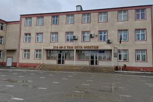 Şagirdləri döydüyü deyilən müəllimlə bağlı məktəbdən açıqlama - VİDEO