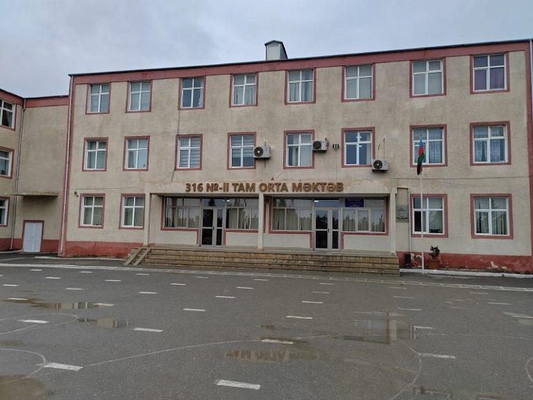 Məktəblərdə geyim formaları ilə bağlı yeni açıqlama - RƏSMİ