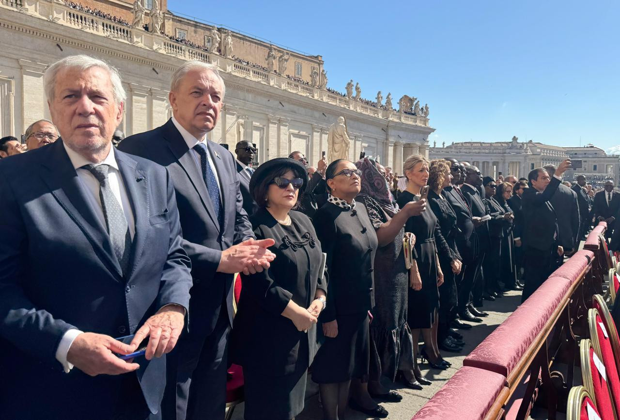 Sahibə Qafarova Papanın dəfn mərasimində – FOTO