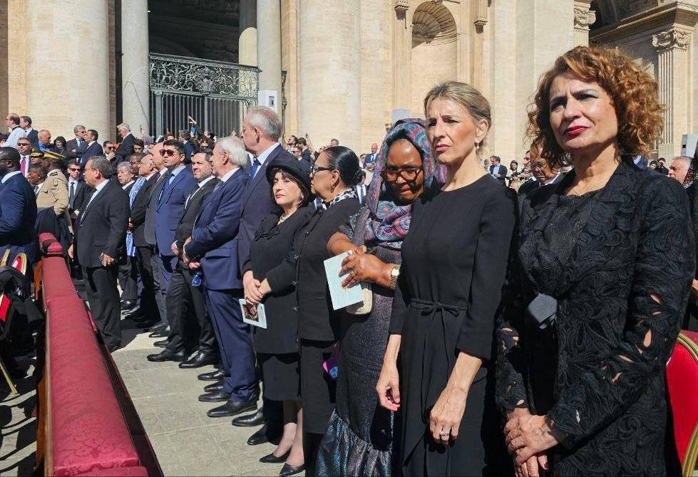 Sahibə Qafarova Papanın dəfn mərasimində – FOTO