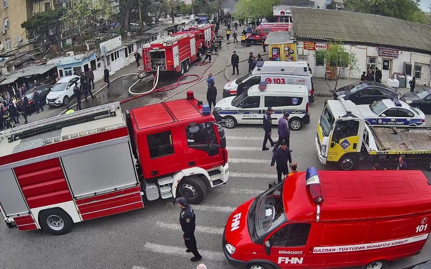 Binəqədidə 5 avtomobil də yandı - VİDEO 1 Binəqədidə 5 avtomobil də yandı - VİDEO