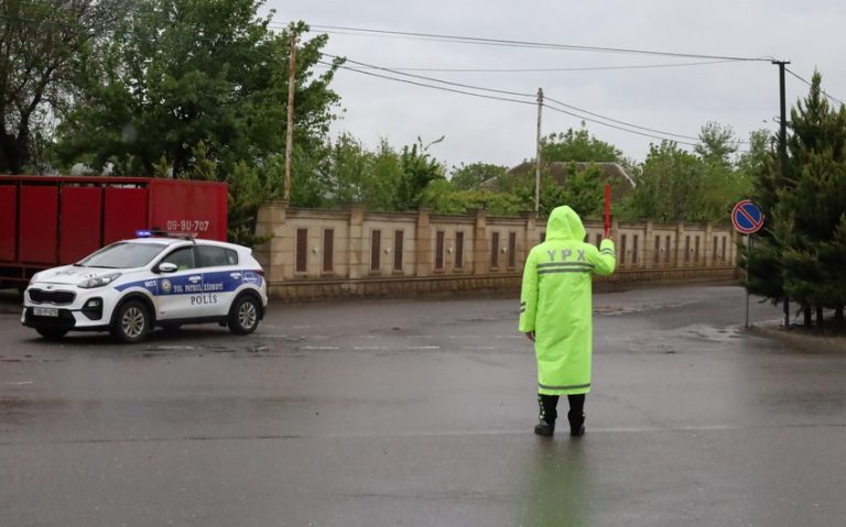 Yol polisindən piyada və sürücülərə müraciət