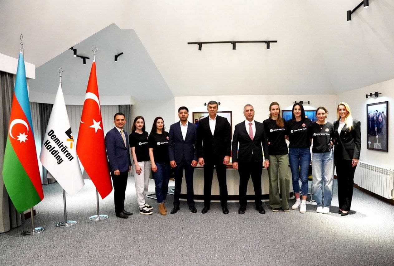 “Azərlotereya”nın sponsorluğu ilə yeni voleybol komandası yaradıldı - FOTOLAR 1 ESAS FOTO 1