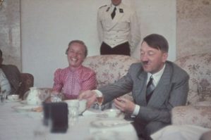 Hitlerlə bağlı ağlasığmaz iddialar - 80 illik məxfi sənədlər ortaya çıxdı