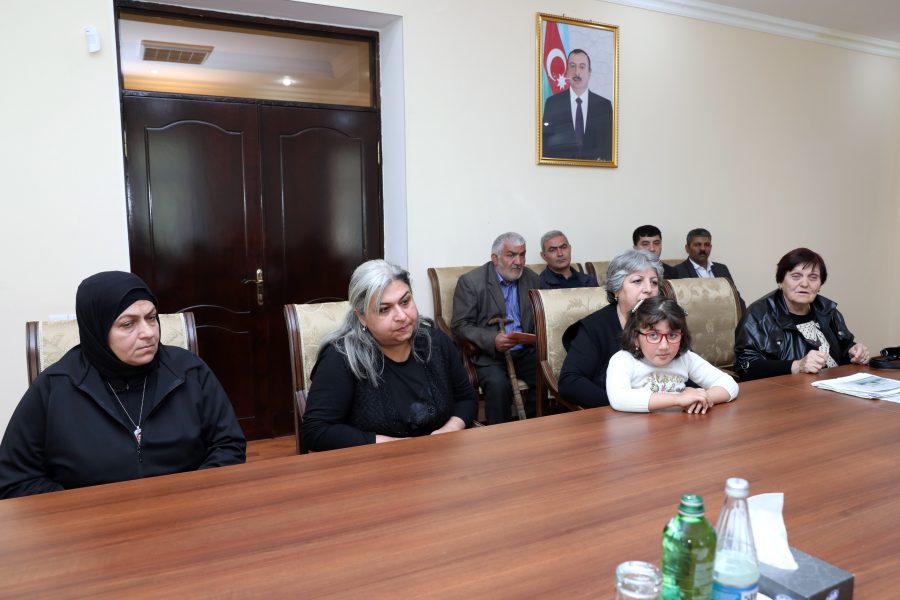 “Azəriqaz”ın baş direktoru Bərdə və Tərtər sakinlərinin müraciətlərini dinlədi - FOTOLAR
