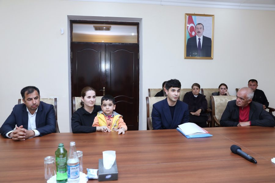 “Azəriqaz”ın baş direktoru Bərdə və Tərtər sakinlərinin müraciətlərini dinlədi - FOTOLAR