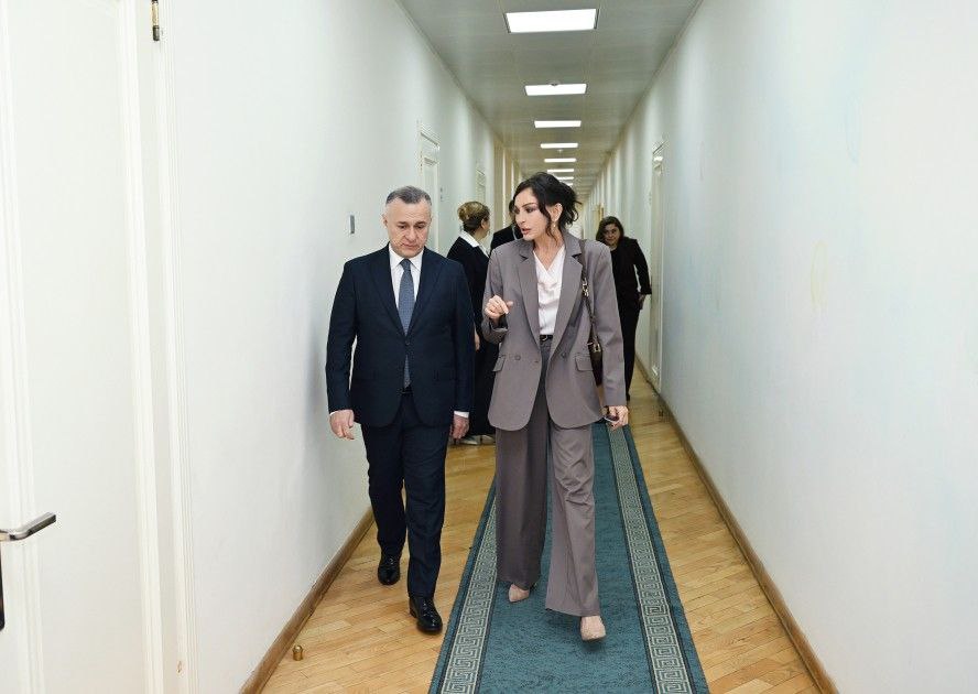 Mehriban Əliyeva və Leyla Əliyeva körpələr evində - FOTOLAR 1 IMG 20250415 200427 767