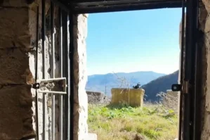 Məbəd silah anbarı kimi istifadə edilib - Xocalıdan şok yaradan kadrlar