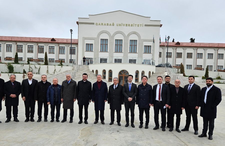 Hulusi Akar Qarabağ Universitetində: tələbə ilə səmimi söhbəti - VİDEO 3 WhatsApp Image 2025 04 15 at 18.59.28