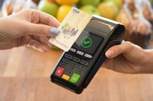 Banklar POS-terminallara görə nə qədər qazanır?