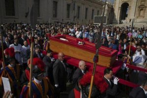 Roma Papası dəfn edildi - VİDEO