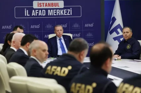 deprem sonrasi toplanan kriz masasinda 18550974 3222 amp