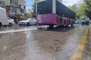 “Memar Əcəmi”ni su basdı - VİDEO