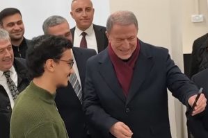 Hulusi Akar Qarabağ Universitetində: tələbə ilə səmimi söhbəti - VİDEO