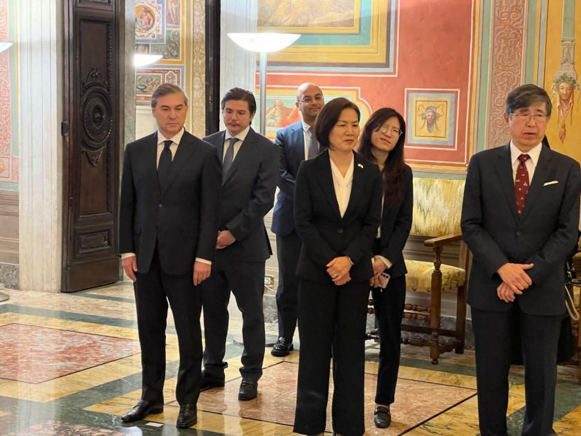 Azərbaycan səfiri Papa Cəngavər Ordeninin Böyük Xaçına layiq görüldü - FOTO