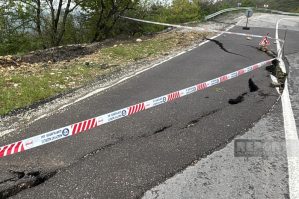 Ağsuda torpaq sürüşməsi... - FOTO