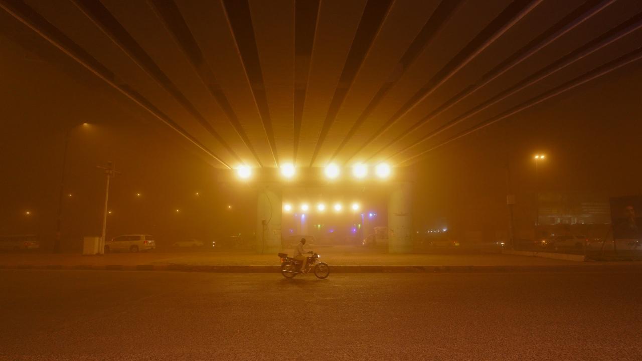 İraqda müəmmalı qırmızı səma: səbəbi açıqlandı - VİDEO