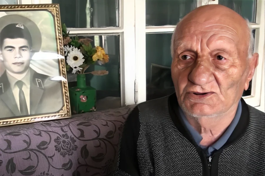 Şəhid atasını aldadaraq pulunu oğurladılar - VİDEO 1 Şəhid atasını aldadaraq pulunu oğurladılar - VİDEO