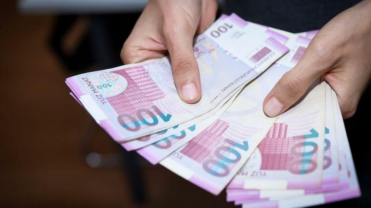 Bu sektorda orta aylıq maaş 3743 manatdır 1 maas