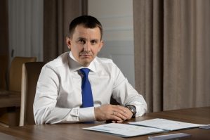 Kursk meri istefa verdi