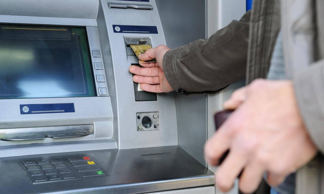 Pensiya ilə bağlı mühüm xəbər - Yığılan pulu necə tez ala bilərik? 1 pensiya 2