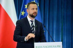 Belarusla sərhəddə gərginlik: Yüzlərlə əcnəbi...- Nazir açıqladı