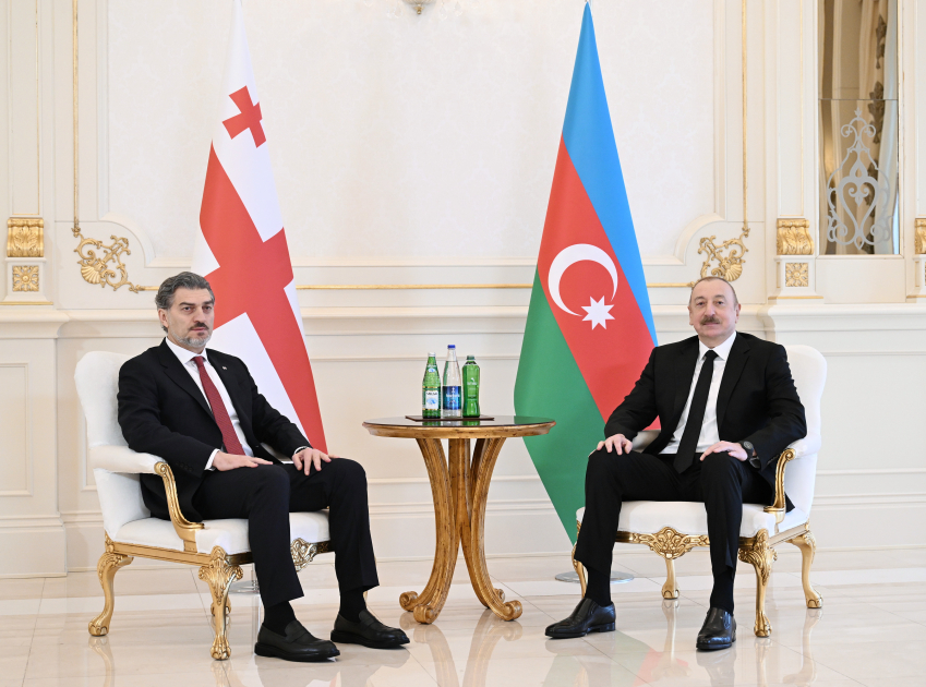 Prezidentlərin təkbətək görüşü oldu - FOTO 2 prez kavelasvili 2