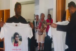 BTQ-nin rəmzi hədiyyəsi ona təqdim edildi - VİDEO