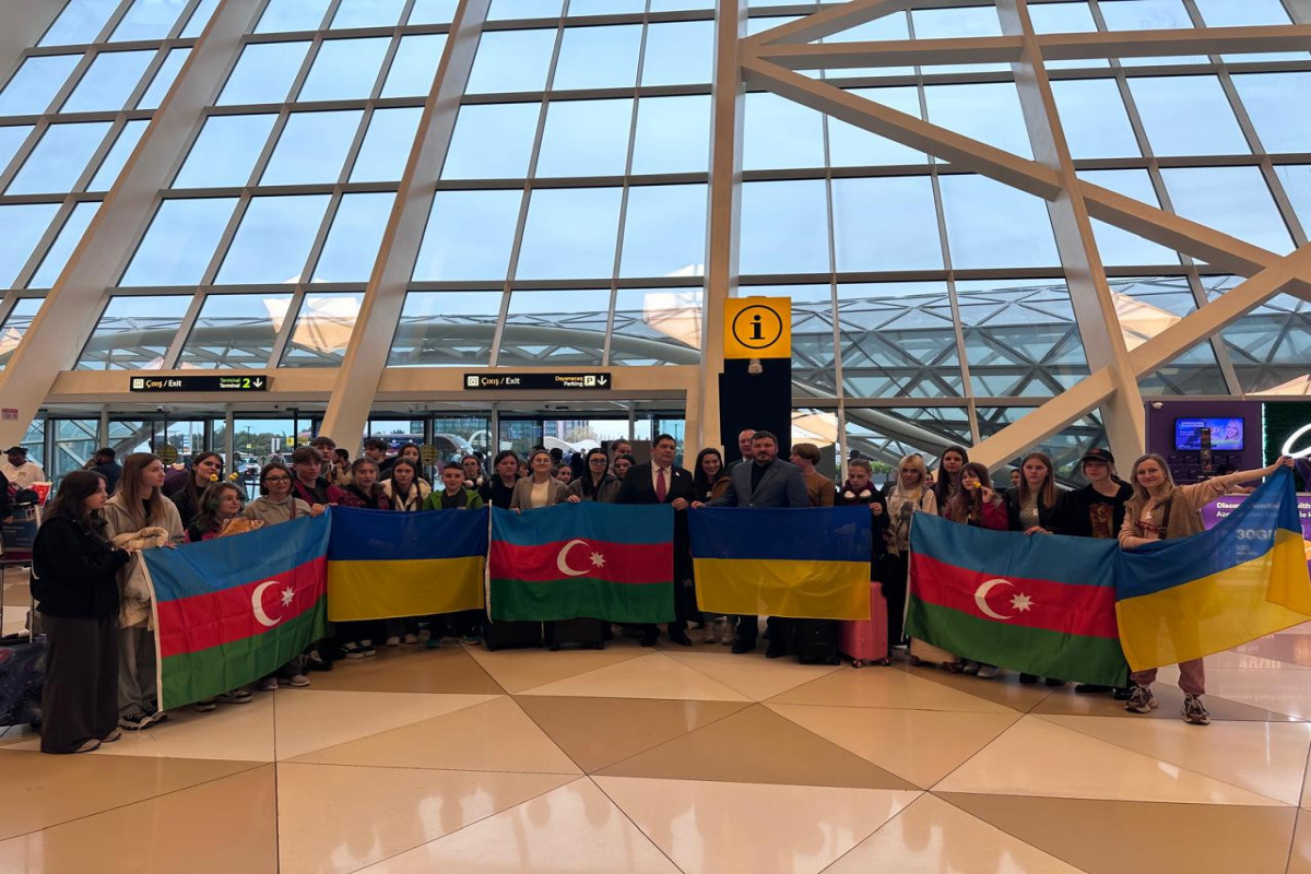 Ukraynadan daha bir qrup uşaq Azərbaycana gətirildi 1 ukraynali usaqlar