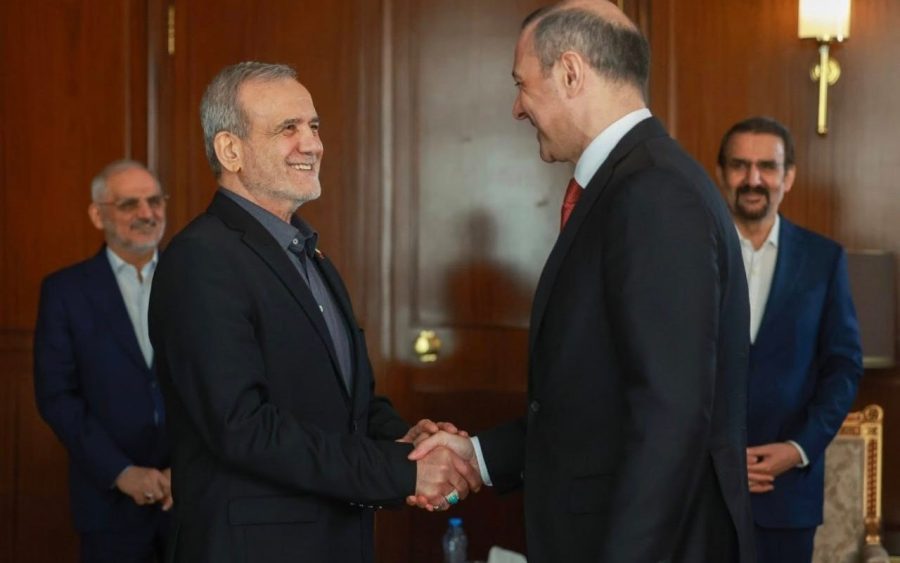 Qriqoryan İranda Pezeşkianla görüşdü