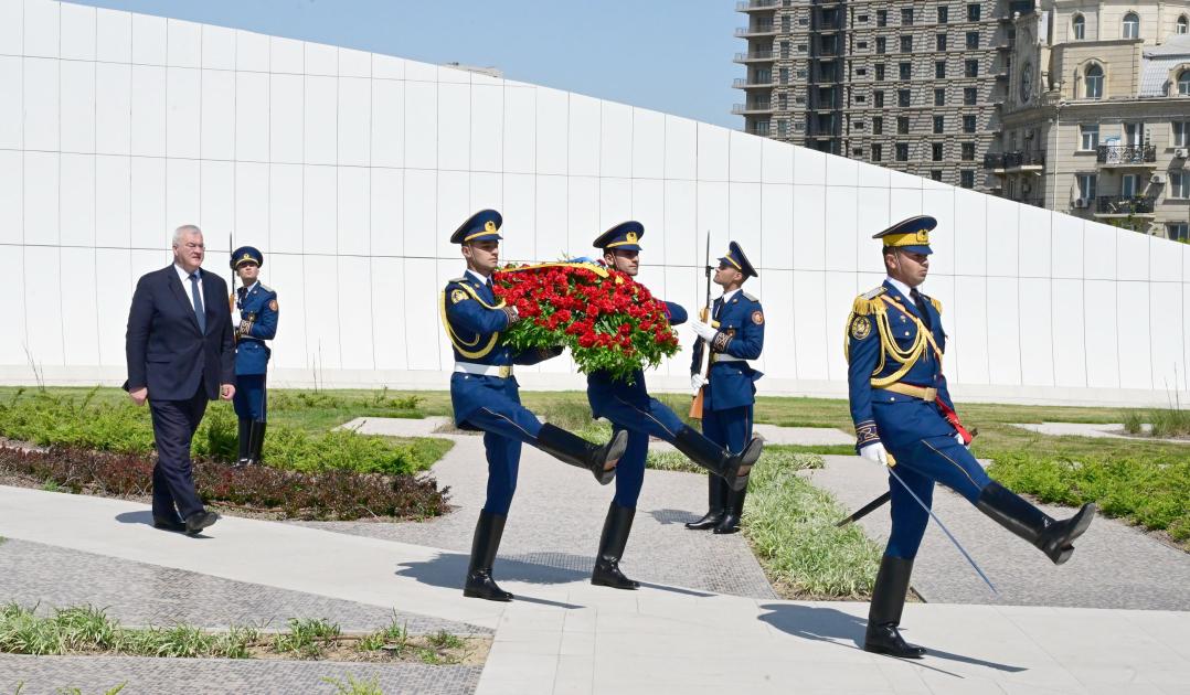 Sibiqa Şəhidlər xiyabanını ziyarət etdi - FOTOLAR