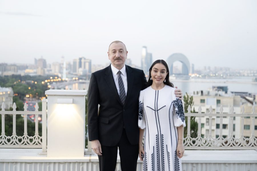 “Gülüstan”da Vyetnam əsərlərinin sərgisi ilə tanışlıq 8 “Gülüstan”da Vyetnam əsərlərinin sərgisi ilə tanışlıq