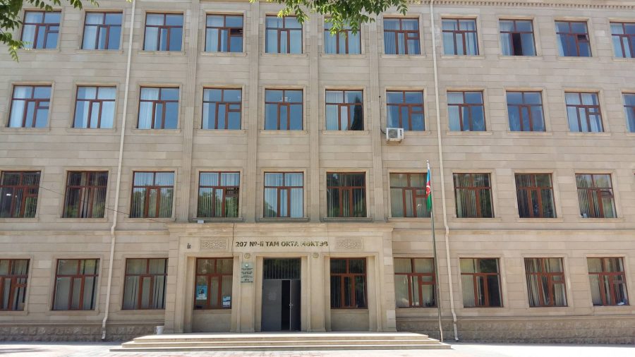 Bakıda bu məktəbdə “Son zəng” üçün pul yığılır? 2 462478454 3847664765491986 7281055989108956387 n