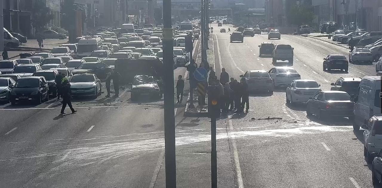 Babək prospektində qəza: sıxlıq yarandı