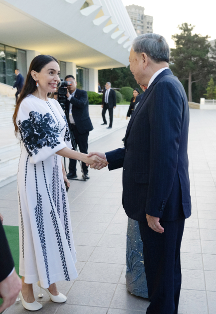 “Gülüstan”da Vyetnam əsərlərinin sərgisi ilə tanışlıq