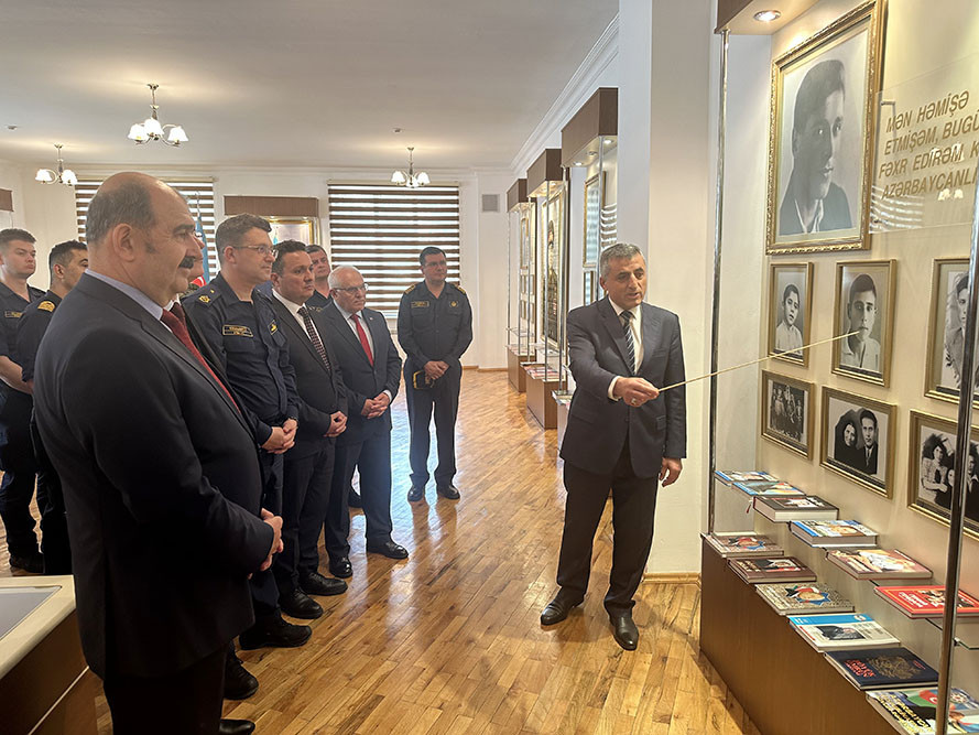 Türkiyə heyəti l xüsusi təyinatlılarımızın silah və texniki vasitələri ilə tanış oldu - FOTO