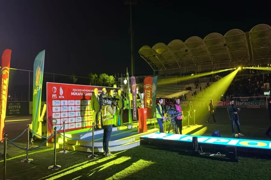 Mükafatlandırma mərasimi: “Qarabağ”a kubok və qızıl medallar təqdim olundu - CANLI 1 Mükafatlandırma mərasimi: “Qarabağ”a kubok və qızıl medallar təqdim olundu - CANLI